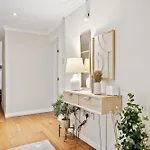 Timeless 5 Bed Duplex Flat Glasgow