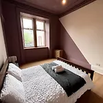Cheerful 5 Bedroom House Close To West End And Parking * Glasgow