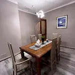 Semesterbostad Cheerful 5 Bedroom House Close To West End And Parking Glasgow