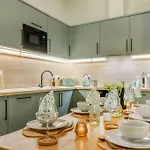 Cairn Introduces Arlington - Exclusive Centre Luxury Διαμέρισμα *