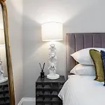 Διαμέρισμα Cairn Introduces Arlington - Exclusive Centre Luxury *