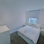 Modern 2 Bedroom With Extra Loft Bedroom 格拉斯哥