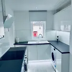 公寓 Modern 2 Bedroom With Extra Loft Bedroom *
