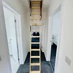 Modern 2 Bedroom With Extra Loft Bedroom
