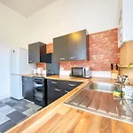 Group 4br Sleeps 11 Near Ibrox Parking *