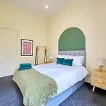 Group 4br Sleeps 11 Near Ibrox Parking Apartmán