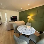 Luxurious 2 Bedroom, 8 Mins From Centre גלאזגו