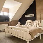 Villa Modern 3br With 3 Bathrooms, Garden & Free Parking