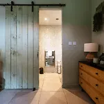 The At Barraston Farm Tatil Evi