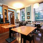 Acorn Hotell