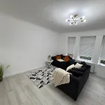 Cozy 3 Bed Home, Free Parking 8 Min To Centre Glasgow