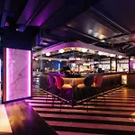 Yotel Ξενοδοχείο 4*
