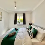 Stylish With Free Parking Near Town * Glasgow