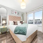 Ferienhaus Urban Elegance - Spacious 5-bed In Glasgow
