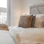 Urban Elegance - Spacious 5-bed In Ferienhaus