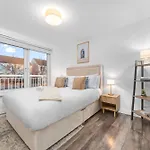 Urban Elegance - Spacious 5-bed In Ferienhaus *
