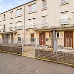 Urban Elegance - Spacious 5-bed In Ferienhaus *