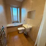 Spacious Tenement With Free Parking *