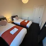 아파트 Spacious Tenement With Free Parking