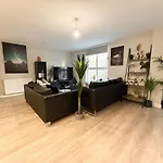 2-bed Flat In East End Глазго