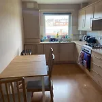 Modern 2 Bedroom Flat In Finnieston, With Private Parking شقة