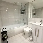 2-bed Flat In East End * Глазго
