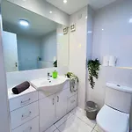 דירה Garden-view 2br - Free Parking & Wifi גלאזגו
