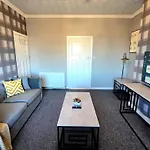 Bright And Cozy 3br Near Hampden Park Tatil Evi *