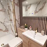 Apartment Romantic Brand New Flat, Centre *