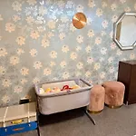 Appartement Likewise Modern Two Bedrooms For 4 In Area *