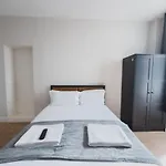 O2 Spacious Hideaway Apartman