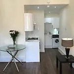 Trefoil - 2 Bedrooms Glasgow
