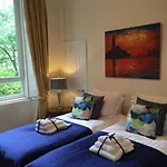 Trefoil - 2 Bedrooms * Glasgow