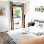 דירה Riverside West End