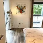 Riverside West End דירה *