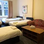 Renfrew At Centre Bed & Breakfast