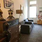 Renfrew At Centre Bed & Breakfast *