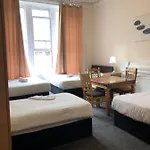 Bed & Breakfast Renfrew At Centre Glasgow