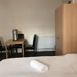 Renfrew At Centre * Glasgow