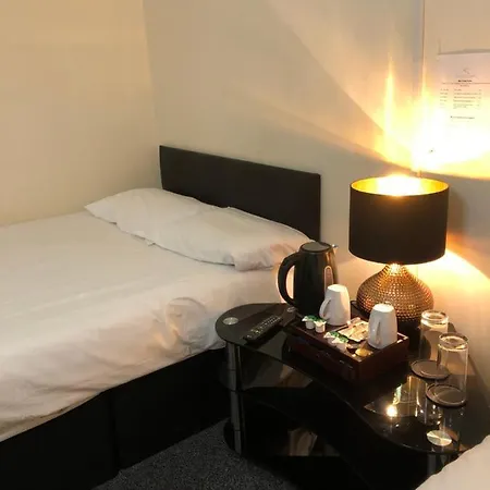 Renfrew At Centre Bed & Breakfast Glasgow