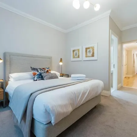 Luxury * グラスゴー