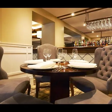 Crowwood And Alba Restaurant 3*