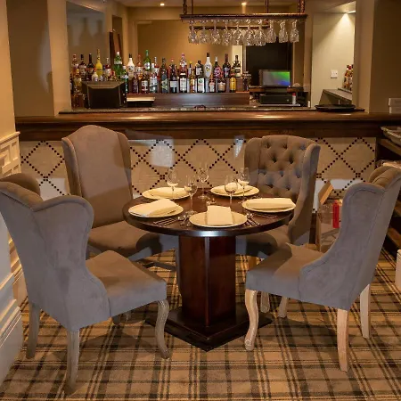 Crowwood And Alba Restaurant 호텔 Chryston