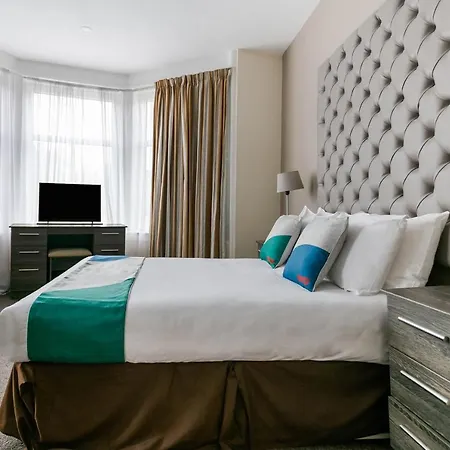 Oyo The Ivory 2* Glasgow