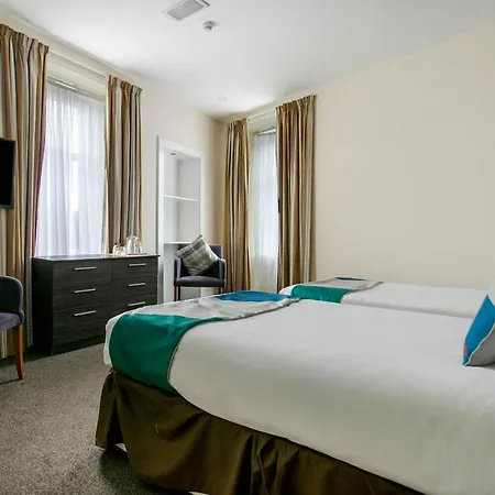 Oyo The Ivory Hotell