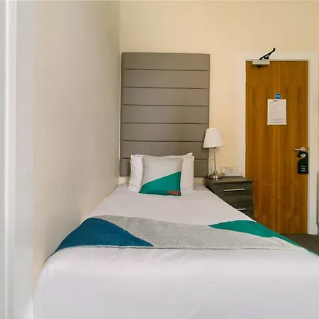 Oyo The Ivory 2* Glasgow