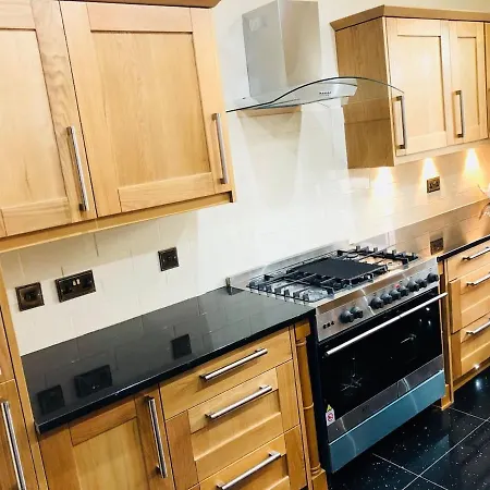 Beautiful 4-bed In Feriehus Glasgow