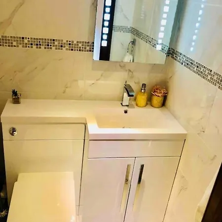 Beautiful 4-bed In Casa de Férias Glasgow