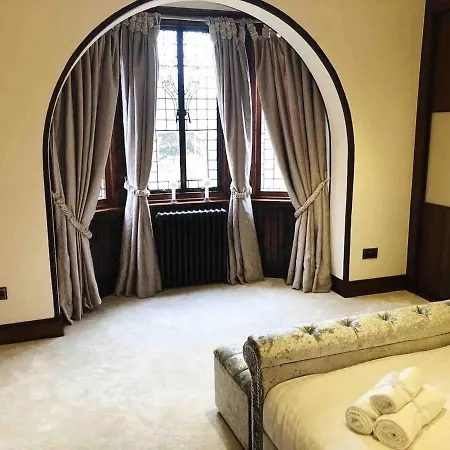 Beautiful 4-bed In Feriehus Glasgow