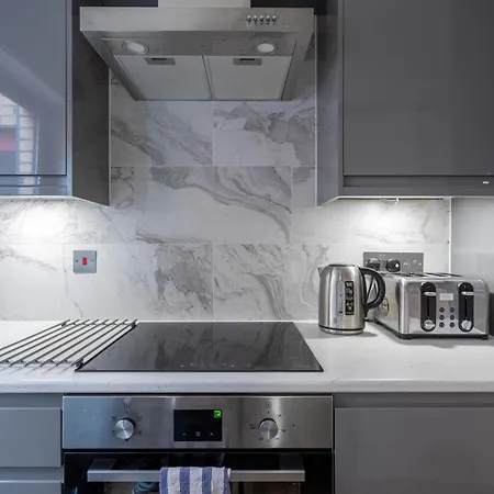 Stunning 1 Bed Merchant With Parking Lägenhet *